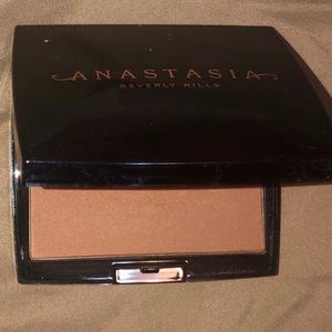Anastasia Beverly Hills Makeup - Anastasia Bronzer Anastasia Beverly Hills Makeup - Anastasia Bronzer